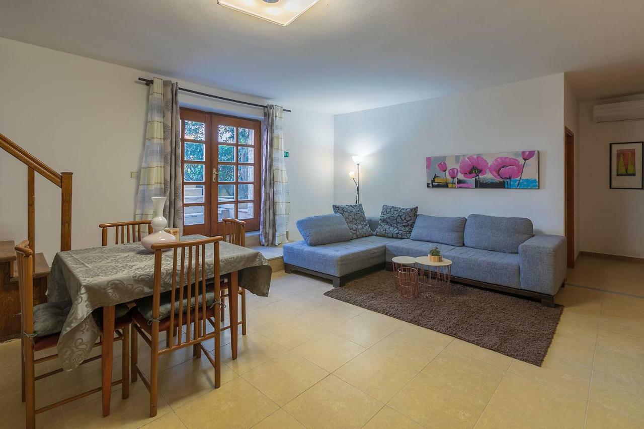 Polias Apartment بولا المظهر الخارجي الصورة
